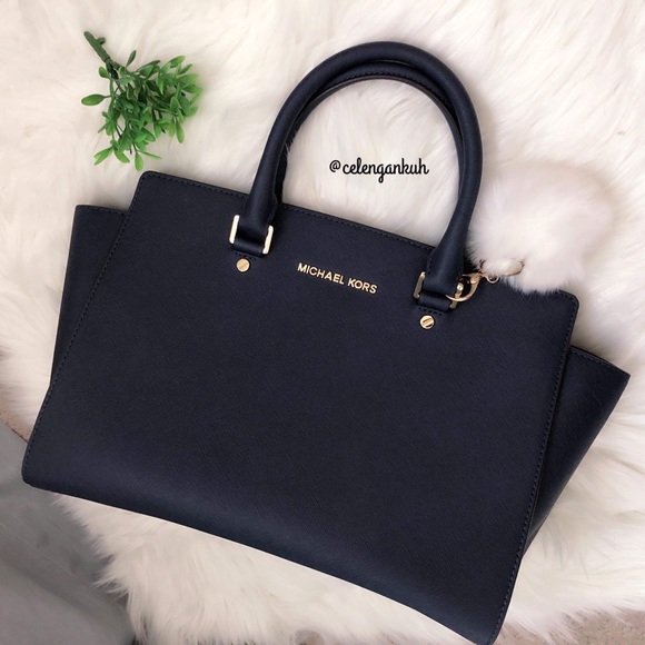 Michael Kors Handbags - 💕EUC Michael Kors Selma Large Satchel Bag